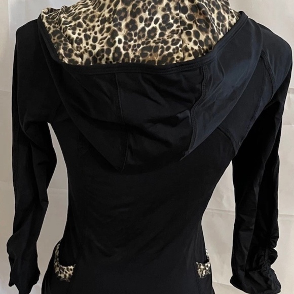 Bebe Bebe Sport Leopard Black Funnel Jacket SMALL Activewear Leopard Lined Hood - Picture 9 of 13